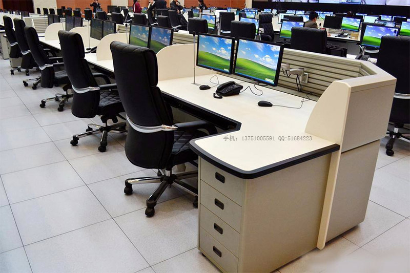 監(jiān)控操作臺