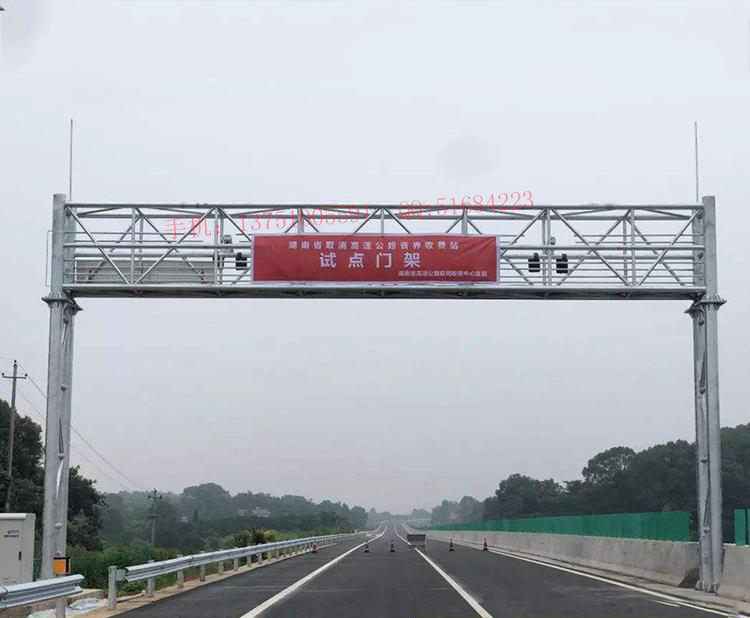 高速公路龍門(mén)吊