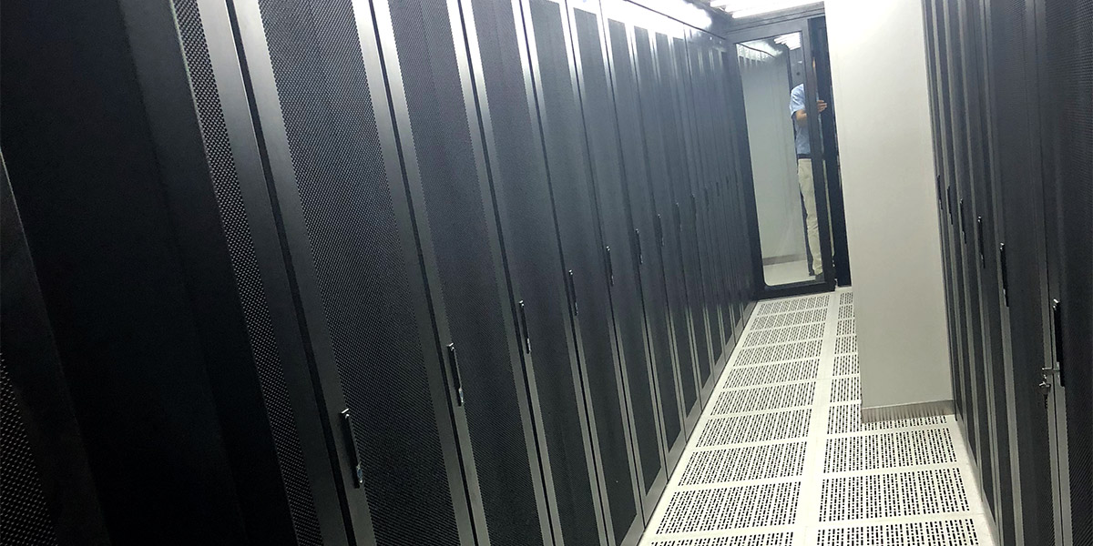 精致全心全意為福田星河服務機房機柜定制案例