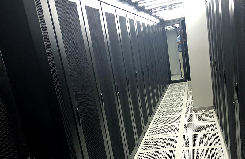 精致全心全意為福田星河國際服務(wù)機房機柜定制案例