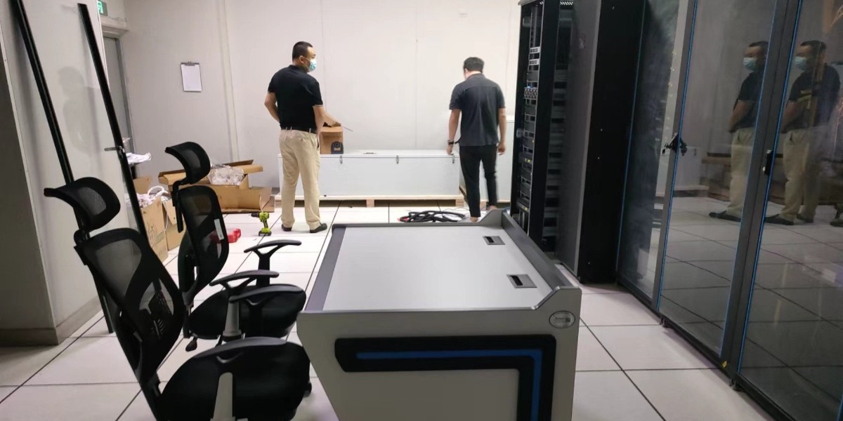 精致廠家為深圳國際低碳城供貨機(jī)柜和操作臺產(chǎn)品